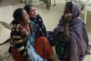 जहानाबाद में हादसे के बाद अस्पताल में रोते बिलखते परिजन