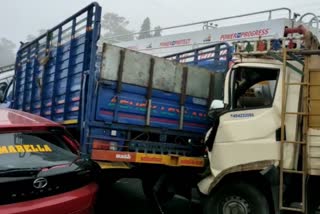 road accident due to fog and mist