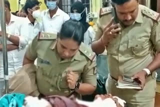 woman was fighting for her life died  Youngman attack on beauty parlor woman case  Bidar crime case  ಬ್ಯೂಟಿ ಪಾರ್ಲರ್ ಮಹಿಳೆ ಮೇಲೆ ಯುವಕ ಹಲ್ಲೆ  ಮಹಿಳೆ ಮೇಲೆ ಯುವಕ ಹರಿತವಾದ ಆಯುಧದಿಂದ ಹಲ್ಲೆ  ಮಹಿಳೆ ಚಿಕಿತ್ಸೆ ಫಲಕಾರಿಯಾದೇ ಮೃತ  ಯುವಕ ನಡೆಸಿದ್ದ ಮಾರಣಾಂತಿಕ ದಾಳಿ  ದಾಳಿಯಲ್ಲಿ ಗಂಭೀರವಾಗಿ ಗಾಯಗೊಂಡಿದ್ದ ಮಹಿಳೆ  ಮಹಿಳೆ ಚಿಕಿತ್ಸೆ ಫಲಕಾರಿಯಾಗದೇ ನಿನ್ನೆ ರಾತ್ರಿ ಮೃತ  ನ್ಯೂ ಆದರ್ಶ ಕಾಲನಿಯಲ್ಲಿ ಬ್ಯೂಟಿ ಪಾರ್ಲರ್