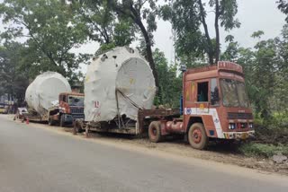 restricted lorry  thamarassery hairpin  thamarassery churam  restricted lorry will climb thamarassery  nanjankode factory  traffic controll in thamarassery  latest news in kozhikode  latest news today  തടഞ്ഞുവച്ചിരുന്ന ലോറികള്‍  ലോറികള്‍ ചുരം കയറുക രാജകീയമായി  താമരശ്ശേരിയില്‍ ഗതാഗത നിയന്ത്രണം  നഞ്ചൻകോട്ട് ബിസ്ക്കറ്റ് ഫാക്‌ടറി  ഗതാഗതം പൂർണമായി തടസപ്പെടും  അടിവാരത്ത് തടഞ്ഞിട്ടിരുന്ന ലോറികൾ  കോഴിക്കോട് ഏറ്റവും പുതിയ വാര്‍ത്ത  ഇന്നത്തെ പ്രധാന വാര്‍ത്ത