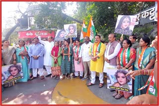 Womens Congress Aggressive Against Amrita Fadnavis Demonstration Protest in Pune