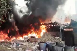 Fierce fire in banquet hall of Ghaziabad
