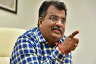 Minister Ravindra Chavan