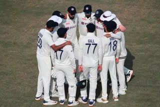 India vs Bangladesh 2nd test match  Mehidy injured his nose while trying to catch  India tour of Bangladesh 2022  here Bangla National Stadium in Dhaka  ಸಂಕಷ್ಟದಲ್ಲಿ ಭಾರತ ತಂಡ  ಕ್ಯಾಚ್​ ಹಿಡಿಯಲು ಹೋಗಿ ಮೂಗಿಗೆ ಗಾಯ  ಭಾರತ ತಂಡ ಸಂಕಷ್ಟ  ಭಾರತ ತಂಡ ಎರಡನೇ ಟೆಸ್ಟ್‌ನಲ್ಲಿ ಸಂಕಷ್ಟ  ಭೋಜನ ವಿರಾಮದ ನಂತರ ಉತ್ತಮ  ಉತ್ತಮವಾಗಿ ಬ್ಯಾಟ್​ ಬೀಸತ್ತಿರುವ ಶ್ರೇಯಸ್​ ಅಯ್ಯ