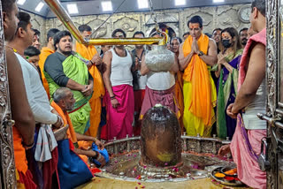 sonu sood with wife worship baba mahakal