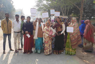 morena women protest against liquor selling openly