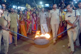 karpoorazhi  karpoorazhi of police force  sabarimala  sabarimala puja  sabarimala latest news  latest news today  മണ്ഡല മകരവിളക്ക്  പൊലീസ് സേനയുടെ കർപ്പൂരാഴി  കർപ്പൂരാഴി  കണ്‌ഠര് രാജീവര്  പതിനെട്ടാം പടി  ശബരിമല  ശബരിമല പൂജ  ശബരിമല ചടങ്ങുകള്‍  ശബരിമല ഏറ്റവും പുതിയ വാര്‍ത്ത  ഇന്നത്തെ പ്രധാന വാര്‍ത്ത