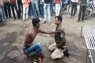 MP police Drunk constable Takes Off uniform