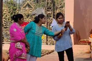 baba mahakal devotees take selfie in premises