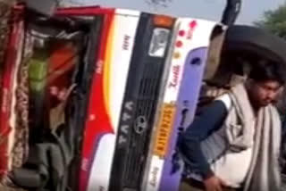 Mini bus overturned due to tyre burst in Jhunjhunu, 4 injured
