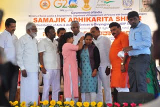 chamarajanagar-distribution-of-equipment-worth-1-crore-to-the-disabled