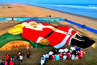 Santa Claus With 1500 Kg Tomatoes