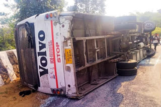 Students Bus overturned in Sikidiri