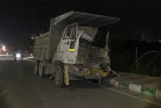 A dumper hits several vehicles