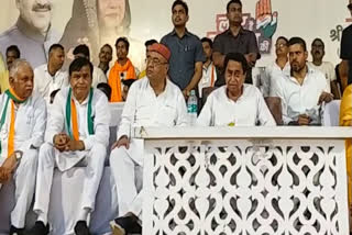 Senior Congress leaders present on stage
