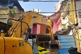 indore bulldozer ran on accused house