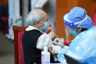 چین میں 60 سال سے زائد عمر کے لوگ کووڈ ویکسین سے محروم