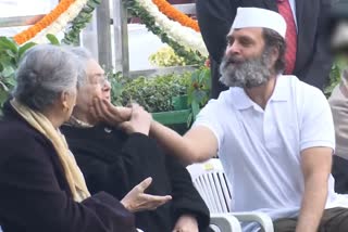 Rahul Gandhi loved mother Sonia Gandhi