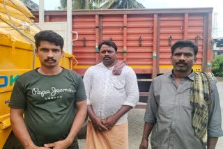 three persons arrested with drugs at palakkad  drug seized at palakkad  kerala news  malayalam news  One and a half crore worth drug seized  ഒന്നരക്കോടിയുടെ ലഹരിവസ്‌തുക്കൾ പിടികൂടി  കേരള വാർത്തകൾ  മലയാളം വാർത്തകൾ  ലഹരിവസ്‌തുക്കൾ പിടികൂടി  ലഹരിവസ്‌തുക്കളുമായി 3 പേർ പിടിയിൽ  പാലക്കാട് ലഹരിവസ്‌തുക്കൾ പിടിച്ചെടുത്തു  മൂന്നുപേരെ എക്‌സൈസ്‌ സംഘം അറസ്‌റ്റ്‌ ചെയ്‌തു