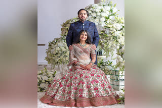 Anant Ambani gets engaged to Radhika Merchant at Shrinathji temple१