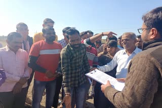 Villagers Blocked road in Pratapgarh