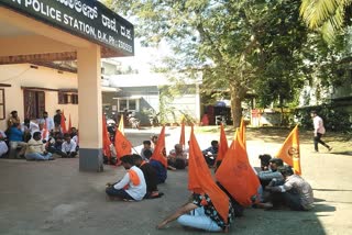 bajarangadal protest in-front of the police station in puttur