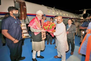 Union Home Minister Amit Shah  Amit Shah arrives in Bengaluru  Amit Shah today program list  Union Home Minister Amit Shah in mandya  ಬಿಜೆಪಿ ರಾಜಕೀಯ ಚಾಣಕ್ಯನನ್ನು ಬರಮಾಡಿಕೊಂಡ ಸಿಎಂ ಬೊಮ್ಮಾಯಿ  ರಾಜ್ಯಕ್ಕೆ ಬಂದಿಳಿದ ಬಿಜೆಪಿ ರಾಜಕೀಯ ಚಾಣಕ್ಯ  ರಾಜ್ಯಕ್ಕೆ ಕೇಂದ್ರ ಸಚಿವ ಅಮಿತ್​ ಶಾ ಆಗಮನ  ಅಮಿತ್​ ಶಾರನ್ನು ಬರಮಾಡಿಕೊಂಡ ಬಿಜೆಪಿ ನಾಯಕರು  ಮಂಡ್ಯದಲ್ಲಿ ಬಿಗಿ ಪೊಲೀಸ್​ ಬಂದೋಬಸ್ತ್​ ವ್ಯವಸ್ಥೆ  ಕೇಂದ್ರ ಗೃಹ ಸಚಿವ ಅಮಿತ್ ಶಾ ಬೆಂಗಳೂರಿಗೆ  ಮುಖ್ಯಮಂತ್ರಿ ಬಸವರಾಜ ಬೊಮ್ಮಾಯಿ  ವಲಯ ಐಜಿಪಿ ಅಲೋಕ್ ಕುಮಾರ್  ಭದ್ರತಾ ಲೋಪವಾಗದಂತೆ ಕಟ್ಟೆಚ್ಚರ