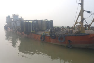 cargo ship sinks in ganga