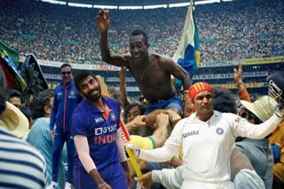 Cricketers on Pele