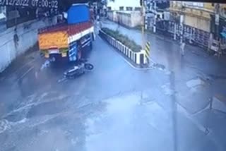 Lorry hits Bike