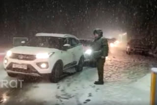 Snowfall disrupts travelling; HP’s Atal Tunnel faces congestion for 8 hours
