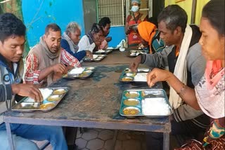Free food to tribals in Ambikapur Hospital