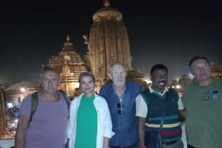 Russian tourists went to Lingaraj temple