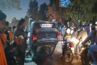 road accident in ranchi car overturned near RIMS