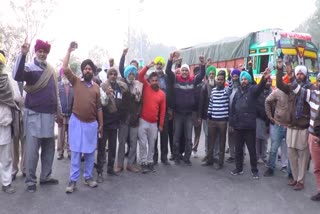 Protest against dissolution of Punjab Truck Union