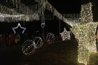 Clt  Lamp display in Kozhikode mananchira square  Kozhikode mananchira square  Lamp display in Kozhikode  പുതുവര്‍ഷവും കലോത്സവവും ഒന്നിച്ചെത്തി  വരവേല്‍ക്കാനൊരുങ്ങി കോഴിക്കോട്  ദീപ പ്രഭയില്‍ മാനാഞ്ചിറ  ദീപക്കാഴ്‌ചയൊരുക്കി കോഴിക്കോട്  സംസ്ഥാന സ്‌കൂള്‍ കലോത്സവം  പൊതുമരാമത്ത് ടൂറിസം വകുപ്പ് മന്ത്രി  ദീപാലങ്കാരം  ദീപക്കാഴ്‌ചയൊരുക്കി കോഴിക്കോട്