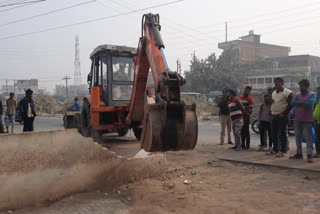 गोपालगंज में सड़क चौड़ीकरण