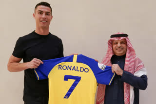 Cristiano Ronaldo signs with Al Nassr