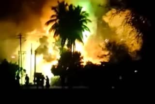 Tamil Nadu  namakkal  fire cracker blast  fire cracker blast in house at namakakl  Four people died in fire cracker blast  പടക്കം പൊട്ടിത്തെറിച്ച് അപകടം  തമിഴ്‌നാട്  തമിഴ്‌നാട്ടിൽ പടക്കം പൊട്ടിത്തെറിച്ചു  നാമക്കൽ  മൊഗനൂർ മേട്ടുതെരു