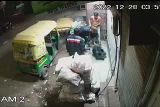 Thief Was Robbed By 2 People in surat