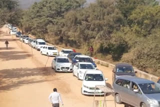 Tourist reached Alwar to welcome new year, long queue of vehicles in Sariska