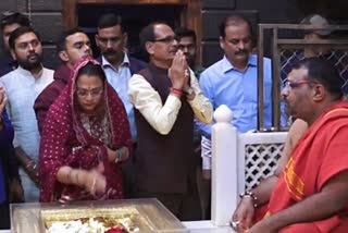 Madhya Pradesh CM Shivraj Singh Chouhan Took  Saidarshan with Family