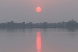 People bowed down to the last sunset of 2022 in Raipur