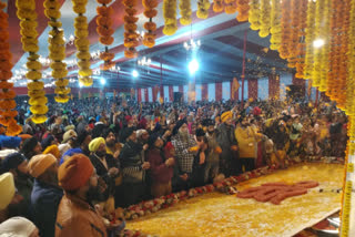 Sikhs participate in Kirtan