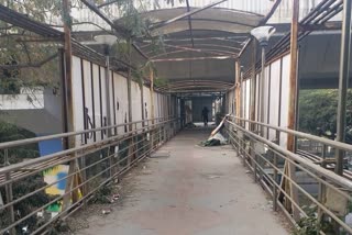 bad condition of Foot overbridge in noida