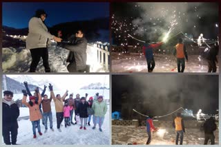 Tourists celebrate New Year in Sonmarg of Jammu and Kashmir