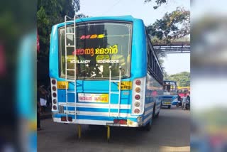 Koyilandy bus accident  റോഡ് മുറിച്ചുകടക്കുന്നതിനിടെ  ശ്യാമള  പുതുവർഷദിനത്തിൽ അപകടമരണം  ബസിനടിയിൽപ്പെട്ട സ്ത്രീക്ക് ദാരുണാന്ത്യം  കോഴിക്കോട് അപകടമരണം  അപകടമരണം  അടിമാലി  അടിമാലി അപകടം  അടിമാലി ടൂറിസ്റ്റ് അപകടം  adimali accident  adimali tourist bus accident  kozhikode accident  Koyilandy accident death