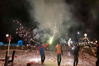 J&K: Tourists celebrate New Year in Sonmarg,Gulmarg