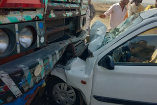 car and truck collided in khandwa