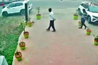 Caught on cam: 4 men try to kidnap woman in Haryana, she makes them run